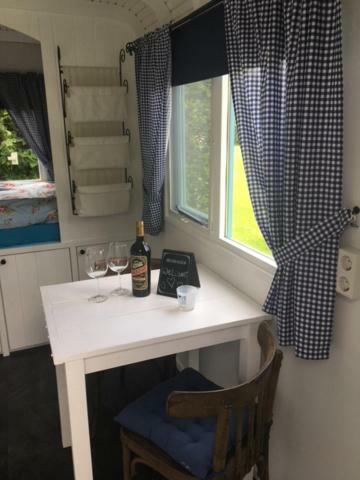 Shepherds Hut Oostvoorne Exterior photo